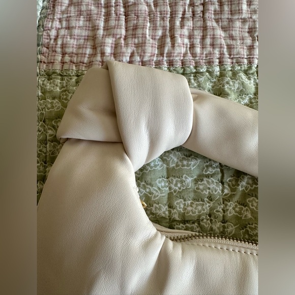 Melie Bianco Chic Cream Bag - Picture 2 of 9